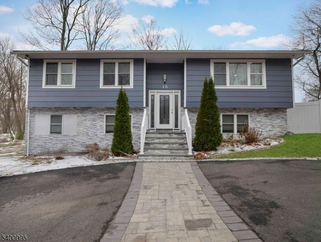 16 Prospect Point Rd, Jefferson Twp., NJ 07849