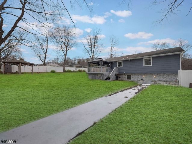 16 Prospect Point Rd, Jefferson Twp., NJ 07849