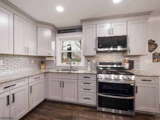 16 Prospect Point Rd, Jefferson Twp., NJ 07849