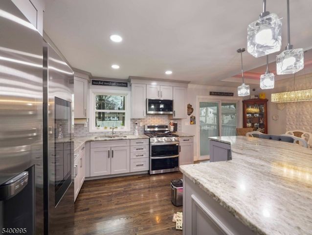 16 Prospect Point Rd, Jefferson Twp., NJ 07849