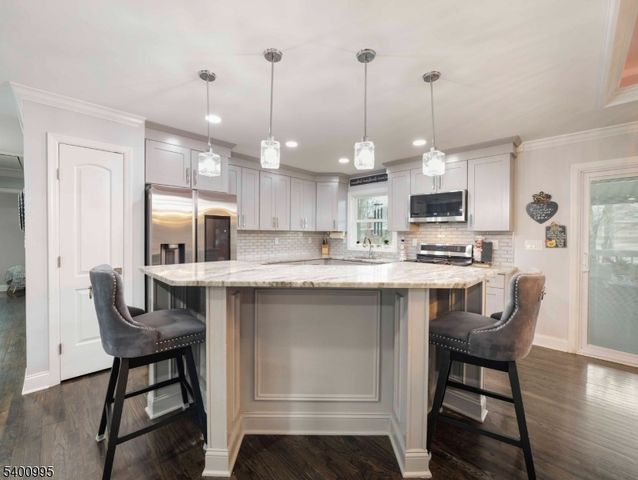 16 Prospect Point Rd, Jefferson Twp., NJ 07849