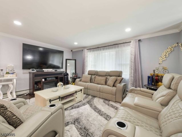 16 Prospect Point Rd, Jefferson Twp., NJ 07849