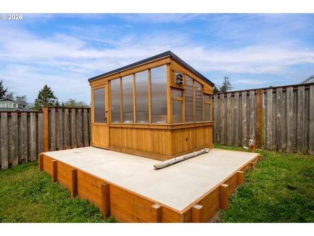 1550 BLACK SANDS Way, Tillamook, OR 97141