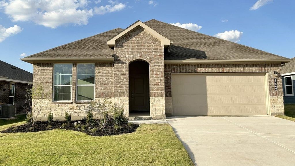 10840 BLACK ONYX Drive, Fort Worth, TX 76036