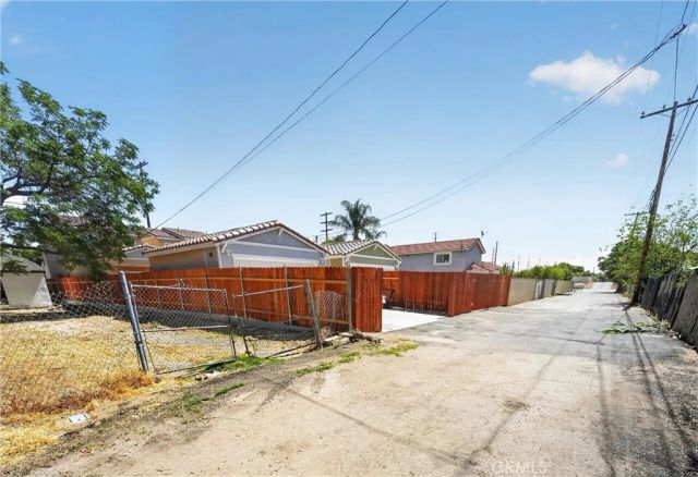 248 W N, Colton, CA 92324