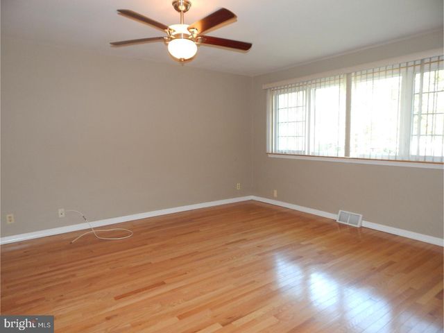 208 KINGSPORT RD, Cherry Hill, NJ 08034