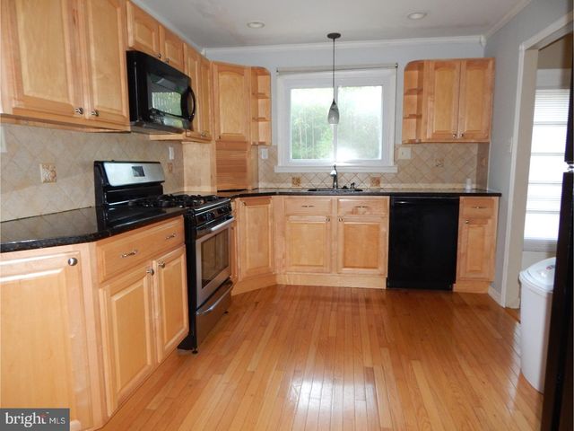 208 KINGSPORT RD, Cherry Hill, NJ 08034