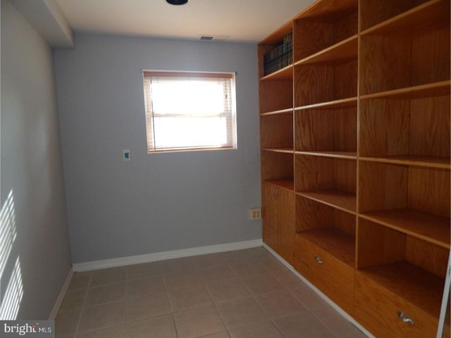 208 KINGSPORT RD, Cherry Hill, NJ 08034