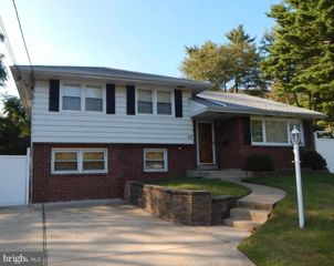 208 KINGSPORT RD, Cherry Hill, NJ 08034