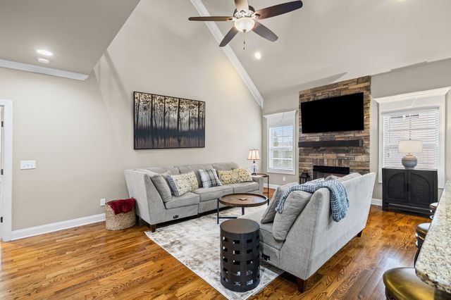 1001 Elkhorn Ct, Spring Hill, TN 37174