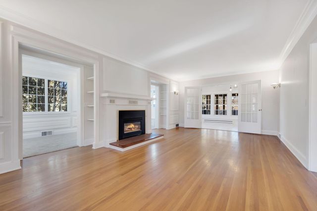 2732 Zenith Avenue N, Robbinsdale, MN 55422