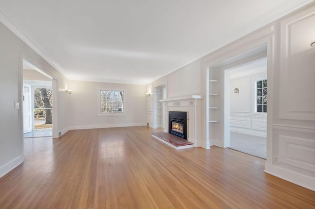 2732 Zenith Avenue N, Robbinsdale, MN 55422