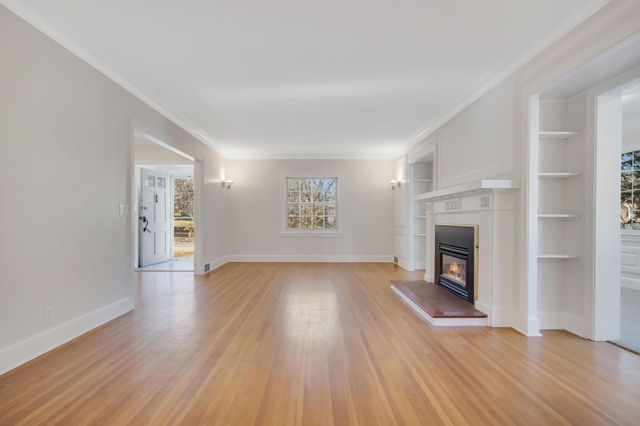 2732 Zenith Avenue N, Robbinsdale, MN 55422