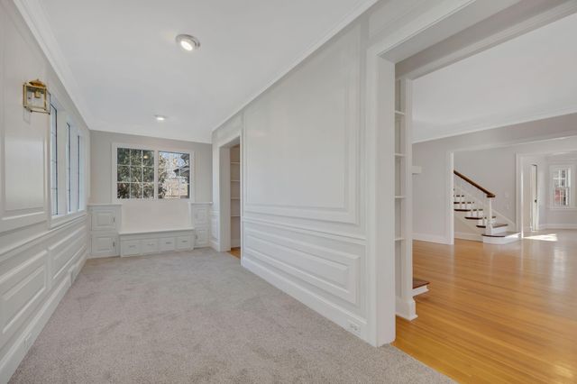 2732 Zenith Avenue N, Robbinsdale, MN 55422