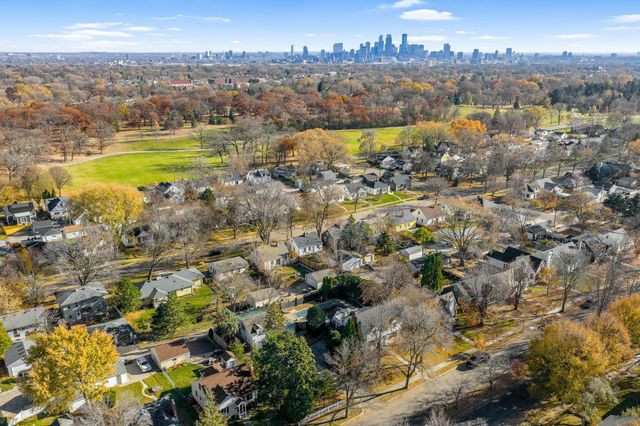 2732 Zenith Avenue N, Robbinsdale, MN 55422