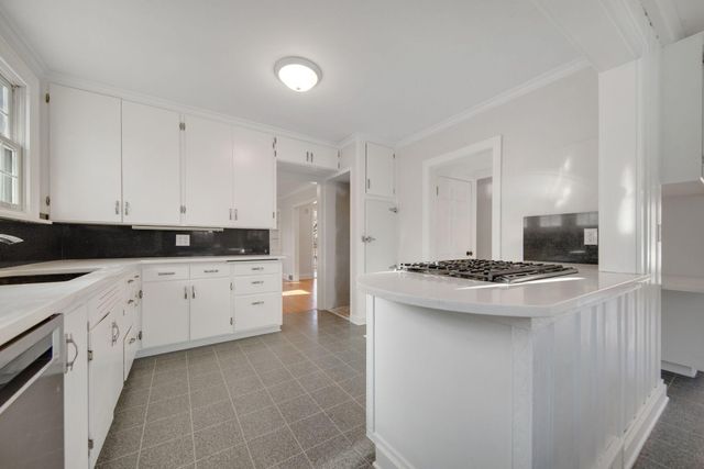 2732 Zenith Avenue N, Robbinsdale, MN 55422