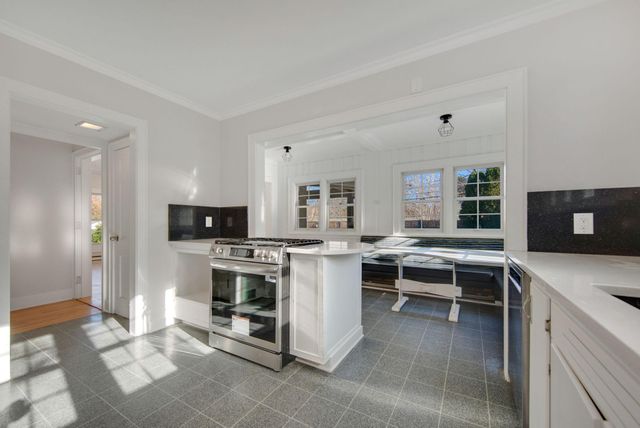 2732 Zenith Avenue N, Robbinsdale, MN 55422