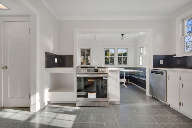 2732 Zenith Avenue N, Robbinsdale, MN 55422