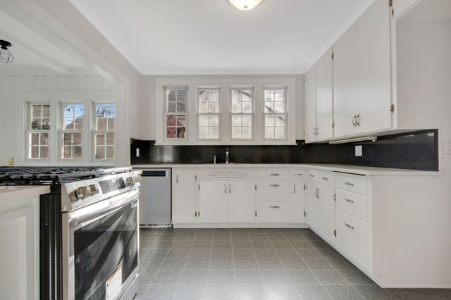 2732 Zenith Avenue N, Robbinsdale, MN 55422