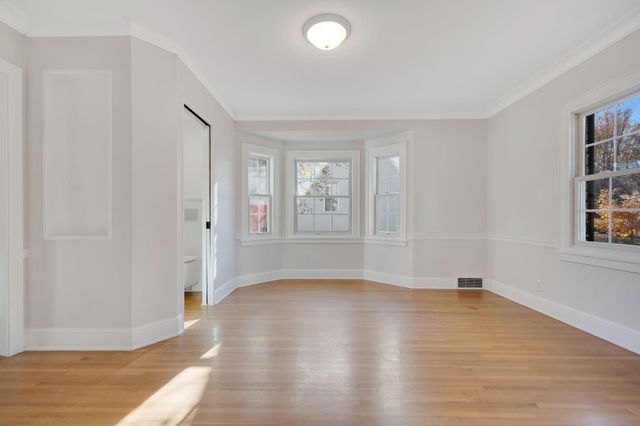 2732 Zenith Avenue N, Robbinsdale, MN 55422