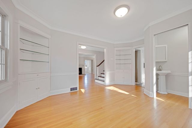 2732 Zenith Avenue N, Robbinsdale, MN 55422