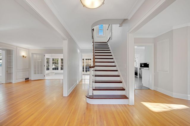 2732 Zenith Avenue N, Robbinsdale, MN 55422