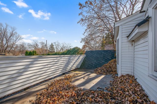 2732 Zenith Avenue N, Robbinsdale, MN 55422