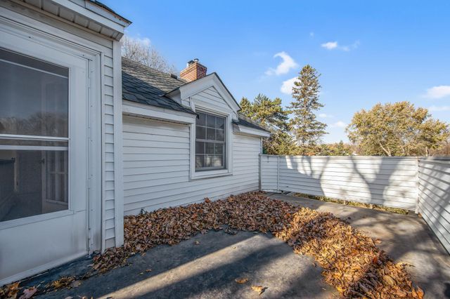 2732 Zenith Avenue N, Robbinsdale, MN 55422