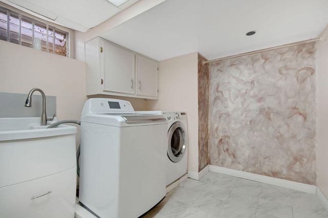 2732 Zenith Avenue N, Robbinsdale, MN 55422