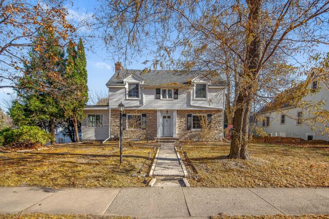 2732 Zenith Avenue N, Robbinsdale, MN 55422