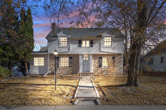 2732 Zenith Avenue N, Robbinsdale, MN 55422