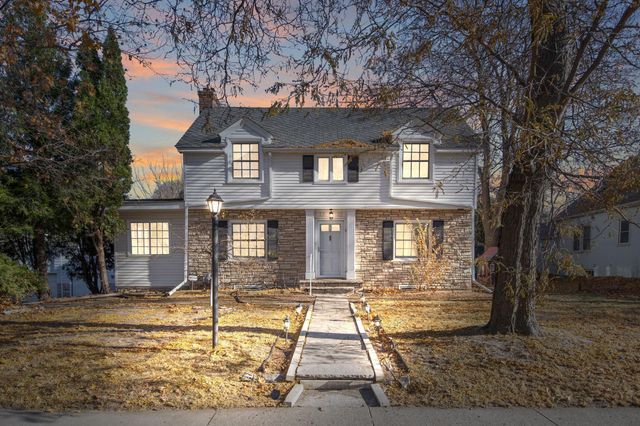 2732 Zenith Avenue N, Robbinsdale, MN 55422