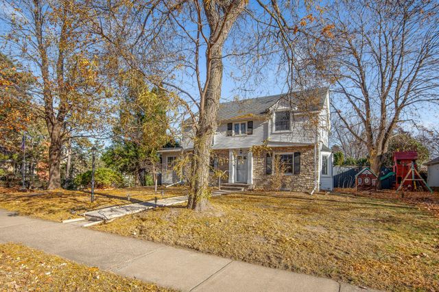 2732 Zenith Avenue N, Robbinsdale, MN 55422