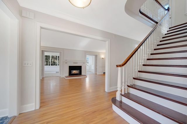 2732 Zenith Avenue N, Robbinsdale, MN 55422