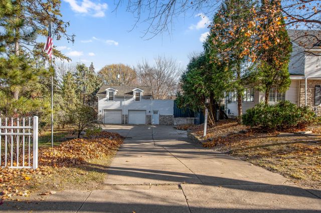 2732 Zenith Avenue N, Robbinsdale, MN 55422