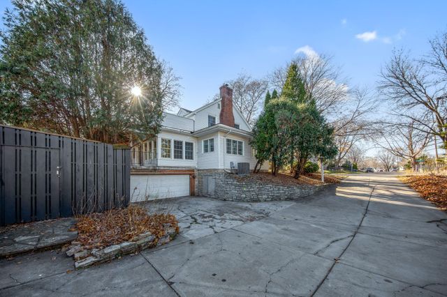 2732 Zenith Avenue N, Robbinsdale, MN 55422