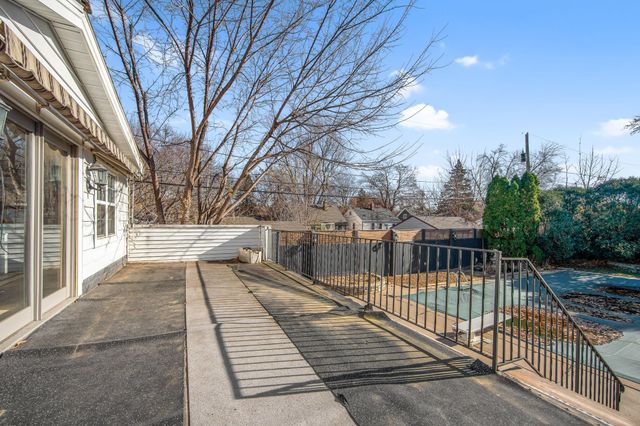 2732 Zenith Avenue N, Robbinsdale, MN 55422