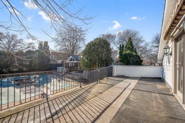 2732 Zenith Avenue N, Robbinsdale, MN 55422