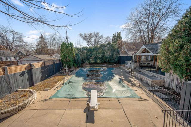 2732 Zenith Avenue N, Robbinsdale, MN 55422