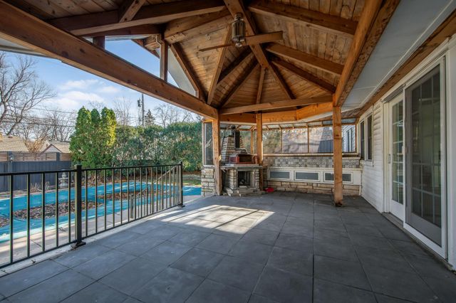 2732 Zenith Avenue N, Robbinsdale, MN 55422