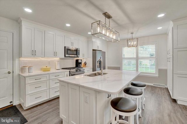 985 DETWILER DR, York, PA 17404