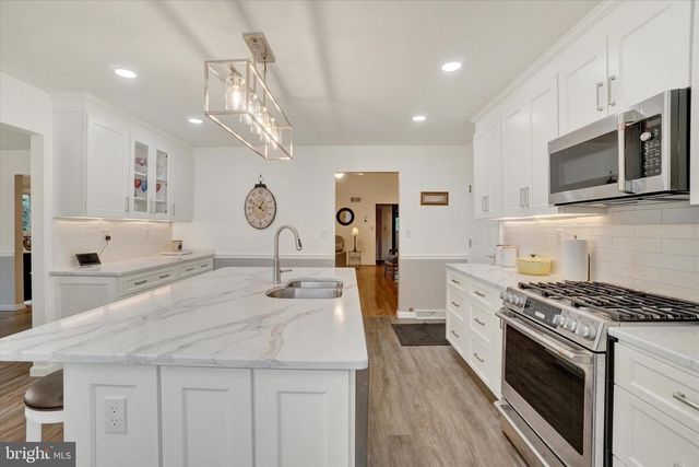 985 DETWILER DR, York, PA 17404
