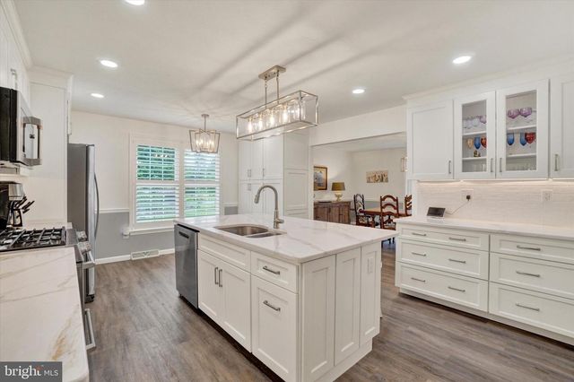 985 DETWILER DR, York, PA 17404