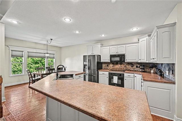 704 Crestridge Drive, Kearney, MO 64060