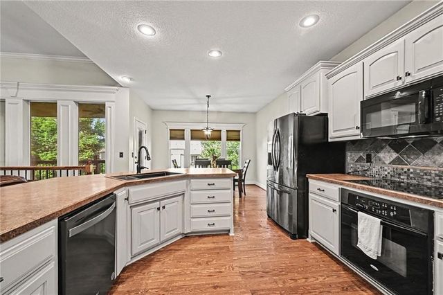 704 Crestridge Drive, Kearney, MO 64060