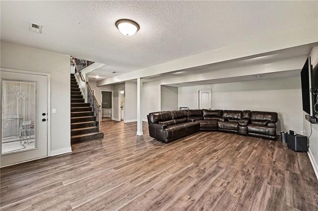 704 Crestridge Drive, Kearney, MO 64060