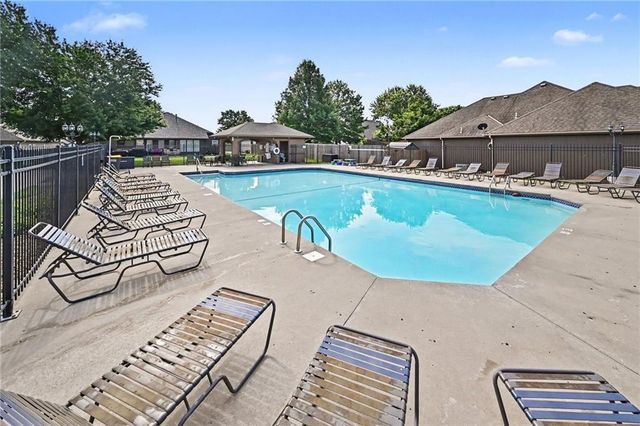 704 Crestridge Drive, Kearney, MO 64060