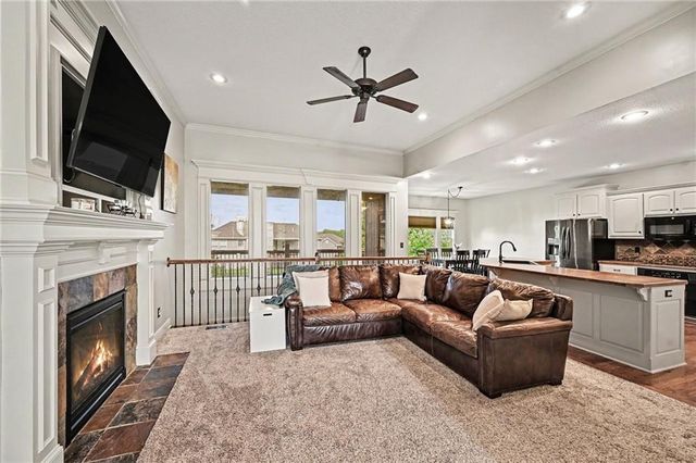 704 Crestridge Drive, Kearney, MO 64060