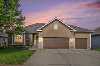 704 Crestridge Drive, Kearney, MO 64060