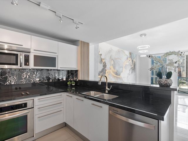 244 Biscayne Blvd 1605, Miami, FL 33132